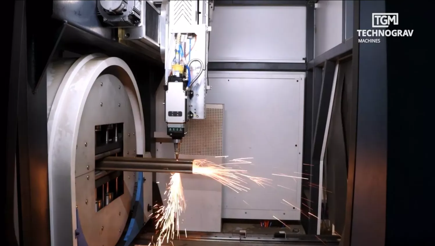 Лазерные установки Senfeng для резки труб и профилей с тремя и четырьмя зажимными патронами: особенности и преимущества Лазерные установки Senfeng для резки труб и профилей с тремя и четырьмя зажимными патронами: особенности и преимущества