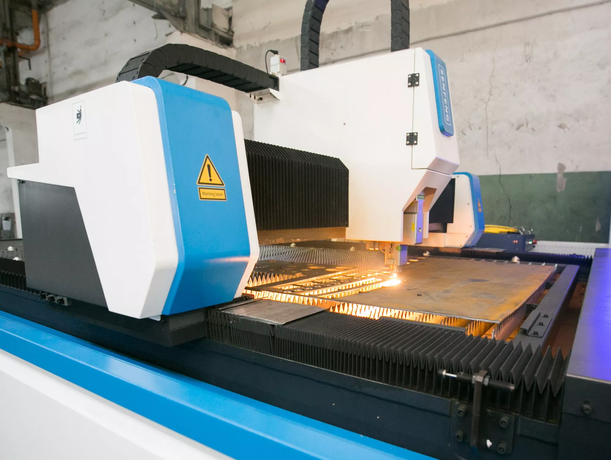 Устройство лазерного станка для резки плоского металлопроката Устройство лазерного станка для резки плоского металлопроката