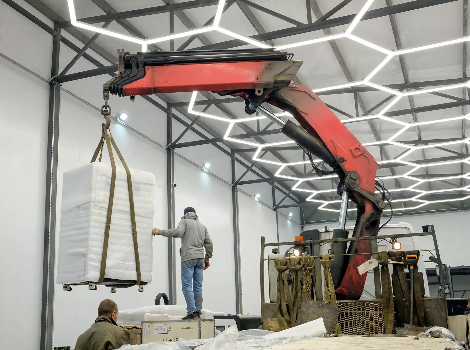 В шоу-рум «Технограв» прибыл автоматический комплекс лазерного раскроя рулонного металла