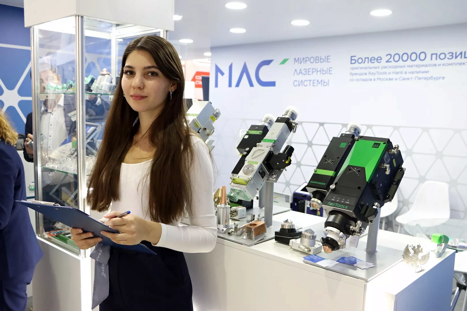 "Металлообработка-2025", день третий: "Технограв" подписал договор поставки высокомощной лазерной установки на 30 кВт!