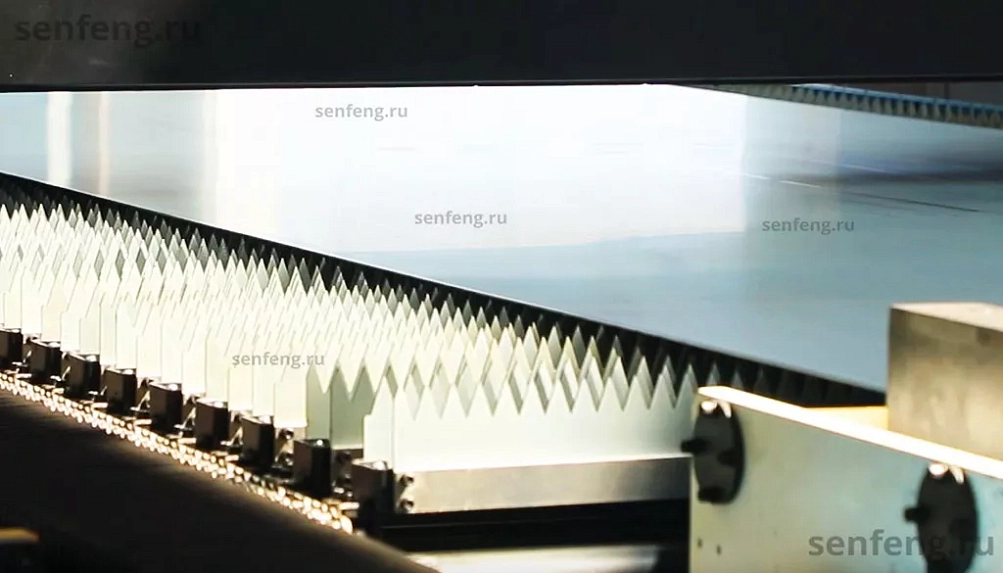 Senfeng SF1503CH – автоматизированный комплекс лазерной резки с рулонной подачей и кабинетной защитой. Толщина рулонного материала – до 3 мм, ширина – до 1500 мм. Мощность излучателя – от 3 до 6 кВт. Senfeng SF1503CH – автоматизированный комплекс лазерной резки с рулонной подачей и кабинетной защитой. Толщина рулонного материала – до 3 мм, ширина – до 1500 мм. Мощность излучателя – от 3 до 6 кВт.