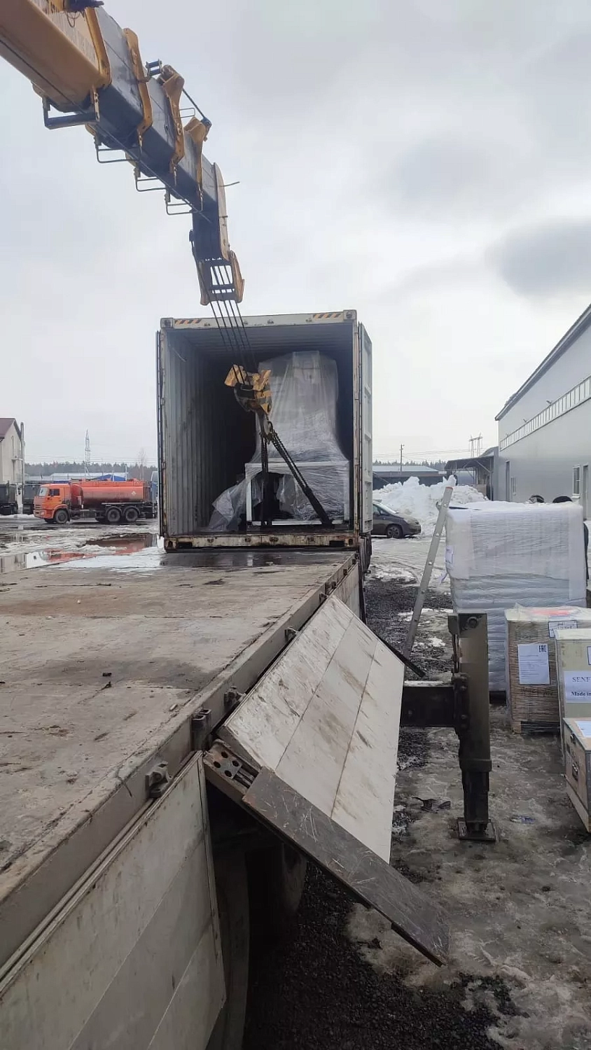 Крупная поставка лазерного оборудования Senfeng на склад "Технограв" в Москве