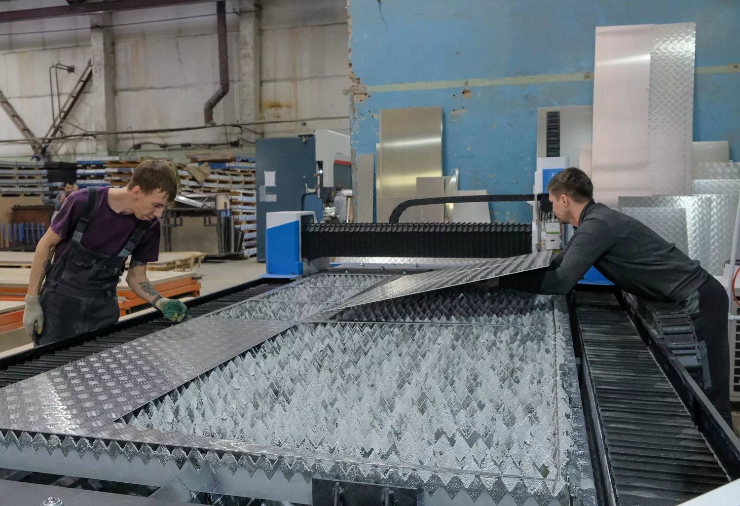 Оборудование Senfeng гарантирует точность производства прогулочных катеров и яхт 