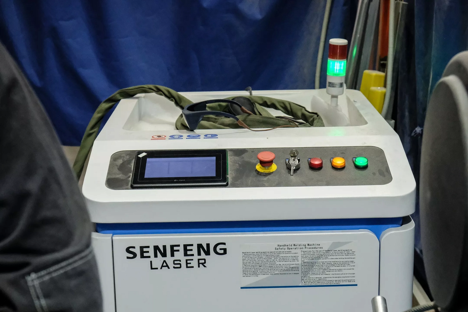 Инженеры «Технограв» помогли заказчику освоить работу аппарата лазерной сварки Senfeng - 2 кВт