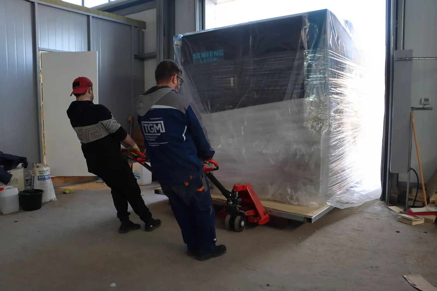Мощные лазеры Senfeng прибыли на московский склад «Технограв»