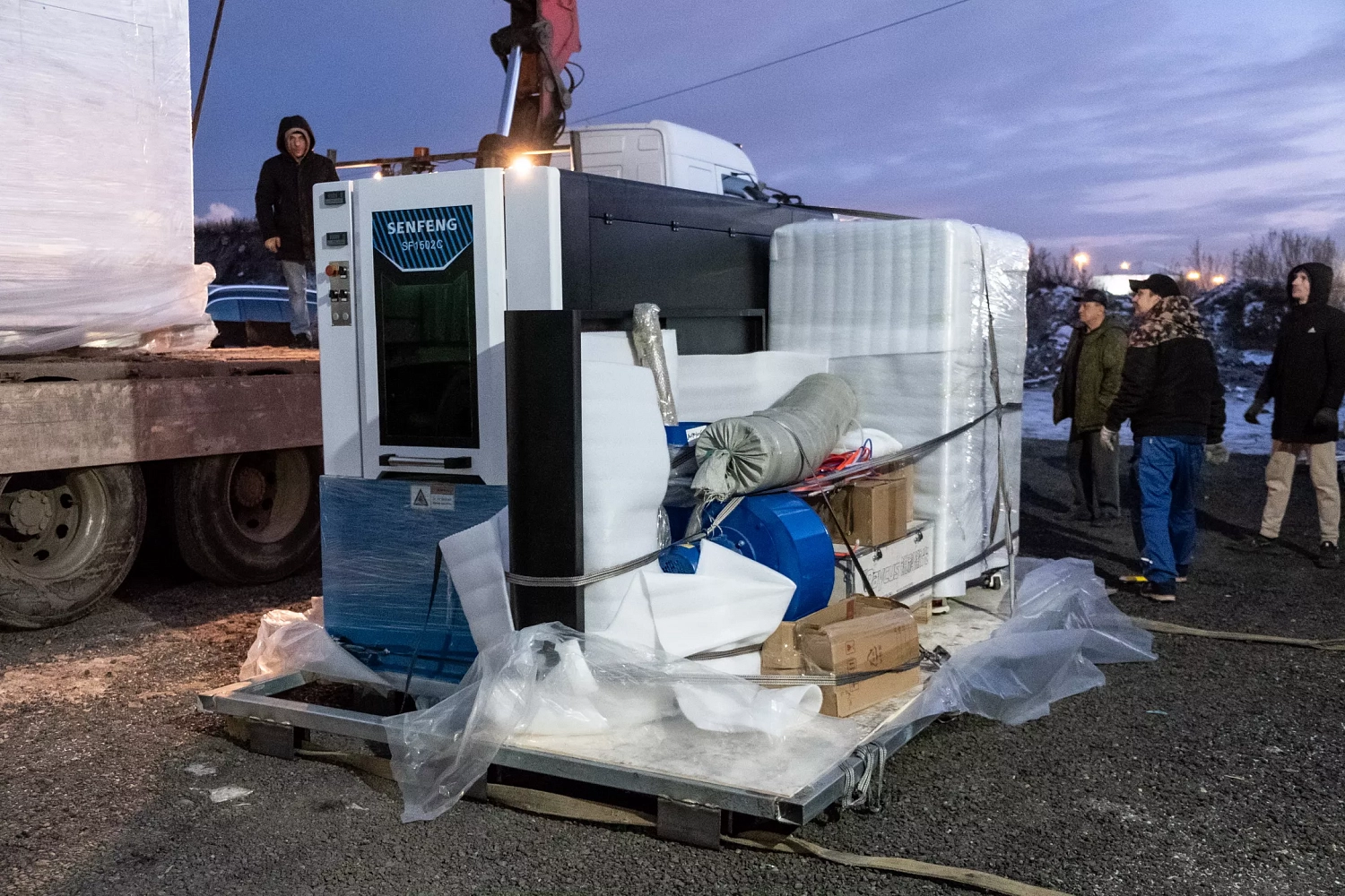 В шоу-рум «Технограв» прибыл автоматический комплекс лазерного раскроя рулонного металла