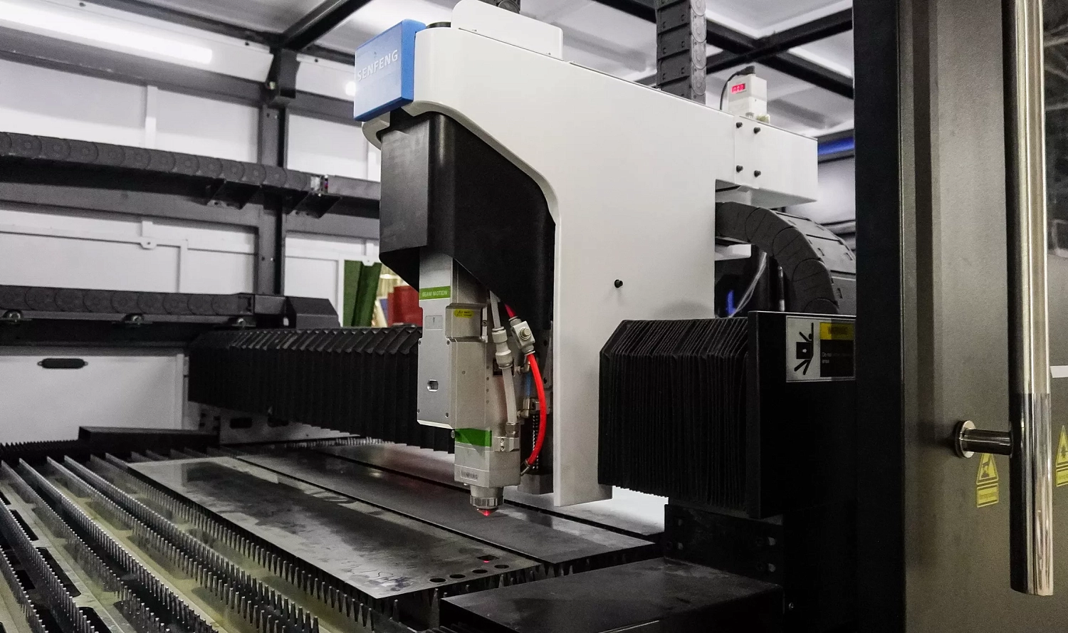Поставки высокоэффективных лазерных комплексов Senfeng для раскроя рулонной стали