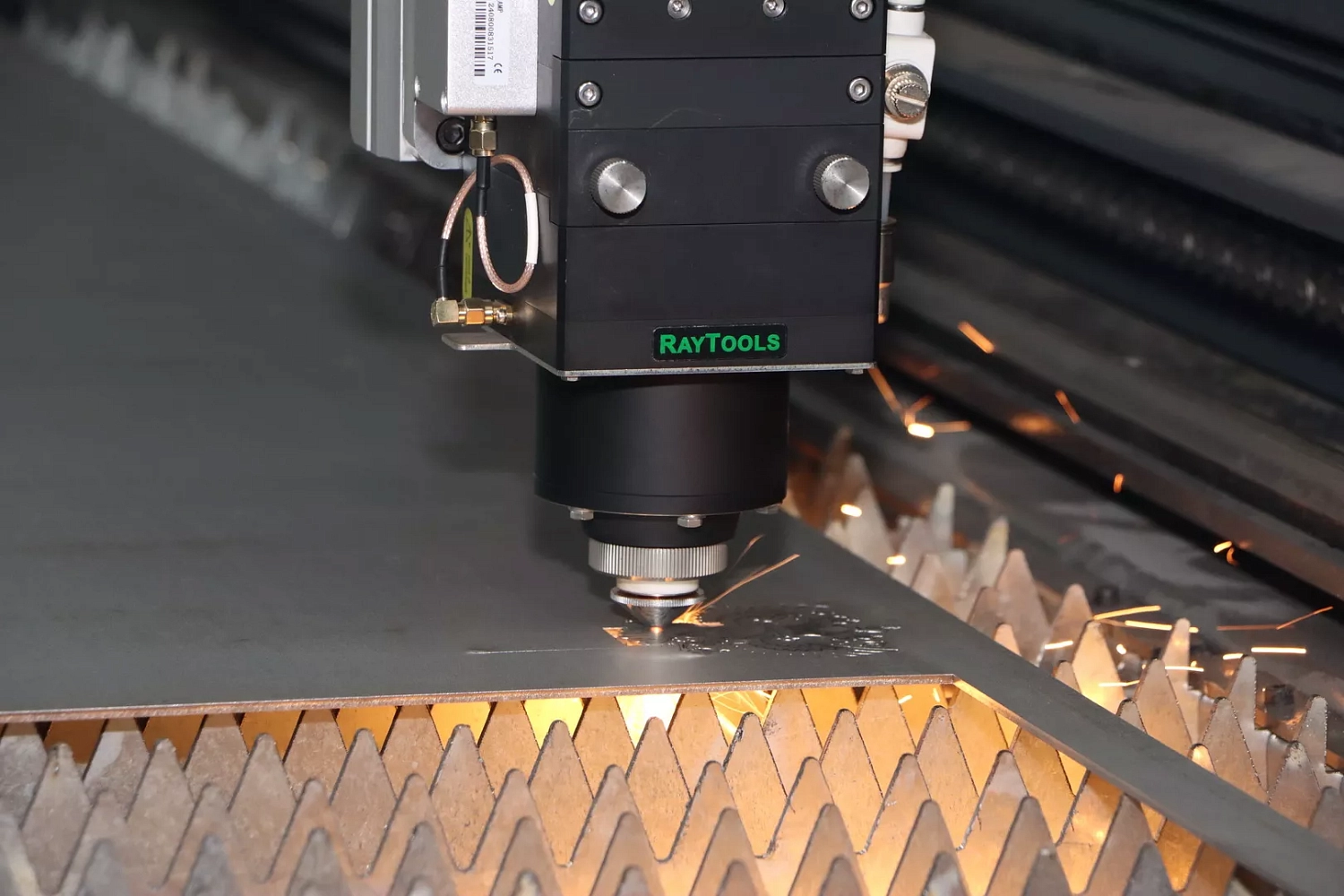 "Технограв" на выставке "Металлообработка-2025": во второй день заключены контракты на поставку лазерного оборудования со стенда и со складов в России