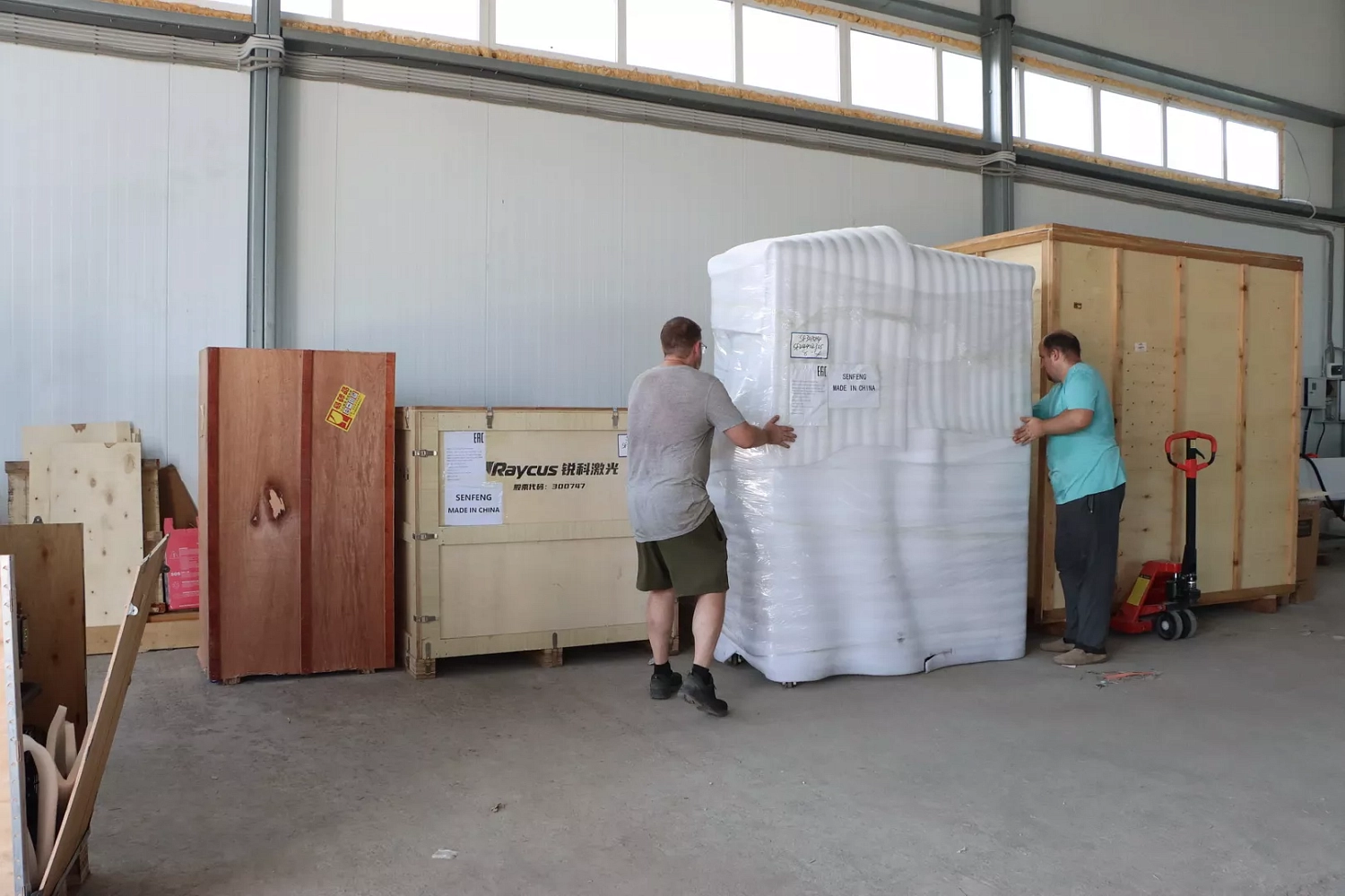 Склад «Технограв» в Москве пополнился высокомощными лазерами Senfeng серии H4