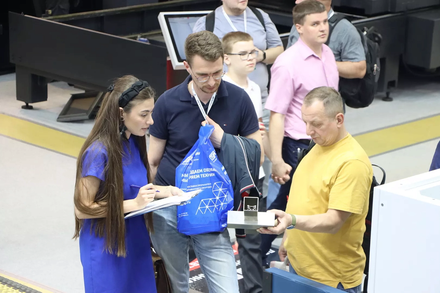 "Металлообработка-2025", день третий: "Технограв" подписал договор поставки высокомощной лазерной установки на 30 кВт!