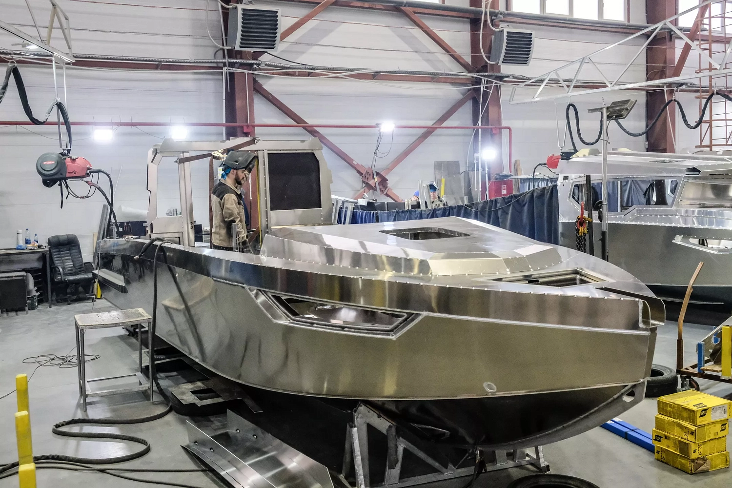 Оборудование Senfeng гарантирует точность производства прогулочных катеров и яхт 