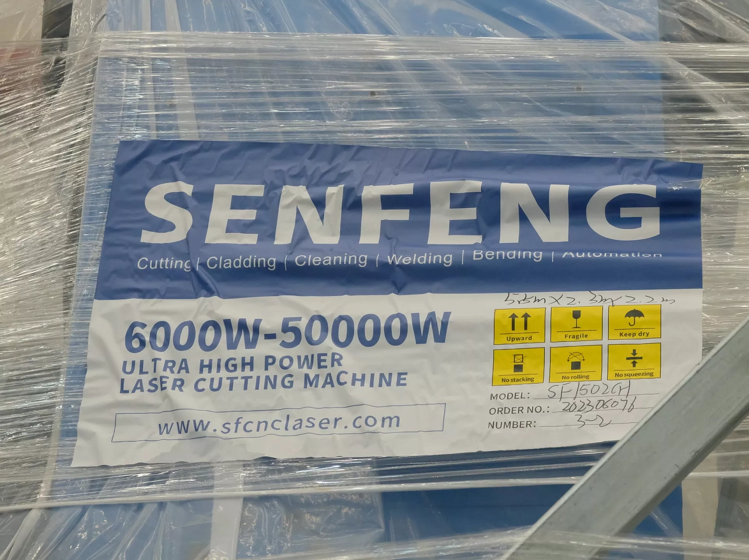 В шоу-рум «Технограв» прибыл автоматический комплекс лазерного раскроя рулонного металла