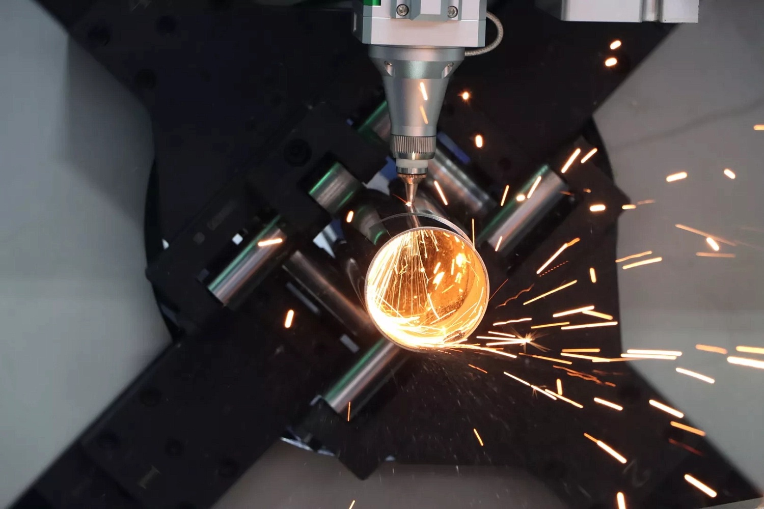 "Технограв" на выставке "Металлообработка-2025": во второй день заключены контракты на поставку лазерного оборудования со стенда и со складов в России