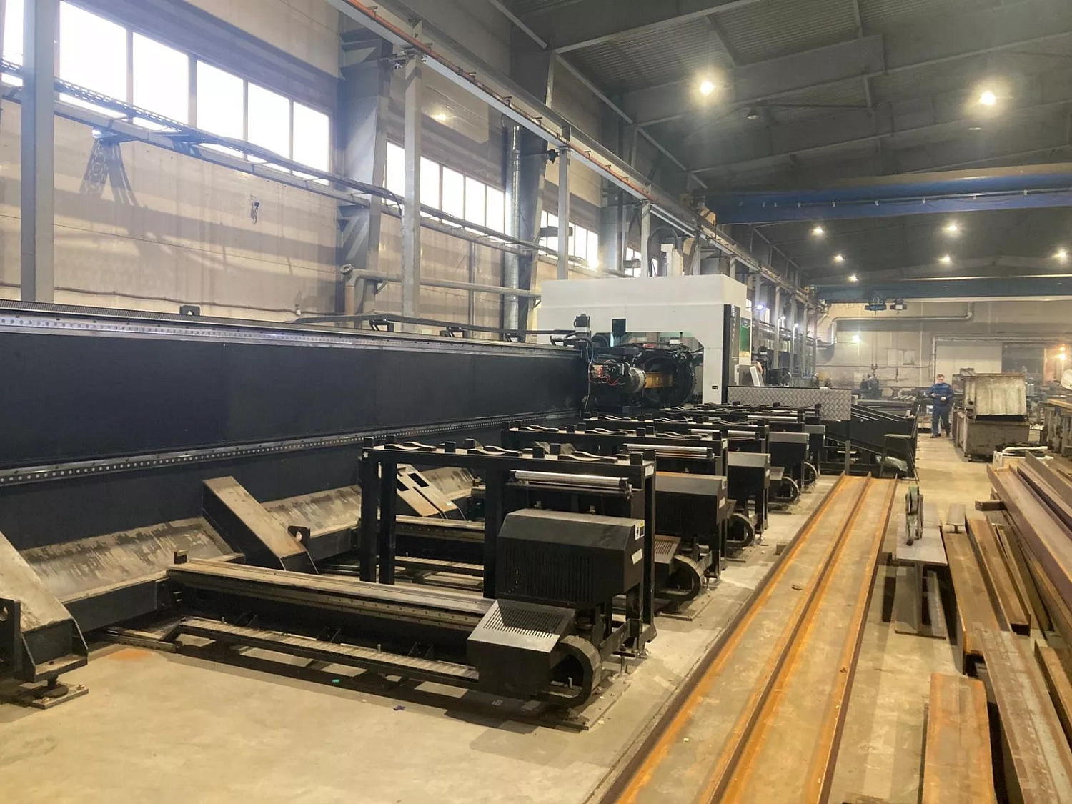 В Нижнем Новгороде "Технограв" ввел в строй сверхтяжелый лазерный труборез Senfeng SF12050GHT (12 кВт) с возможностью резки заготовок под углом до 45° 