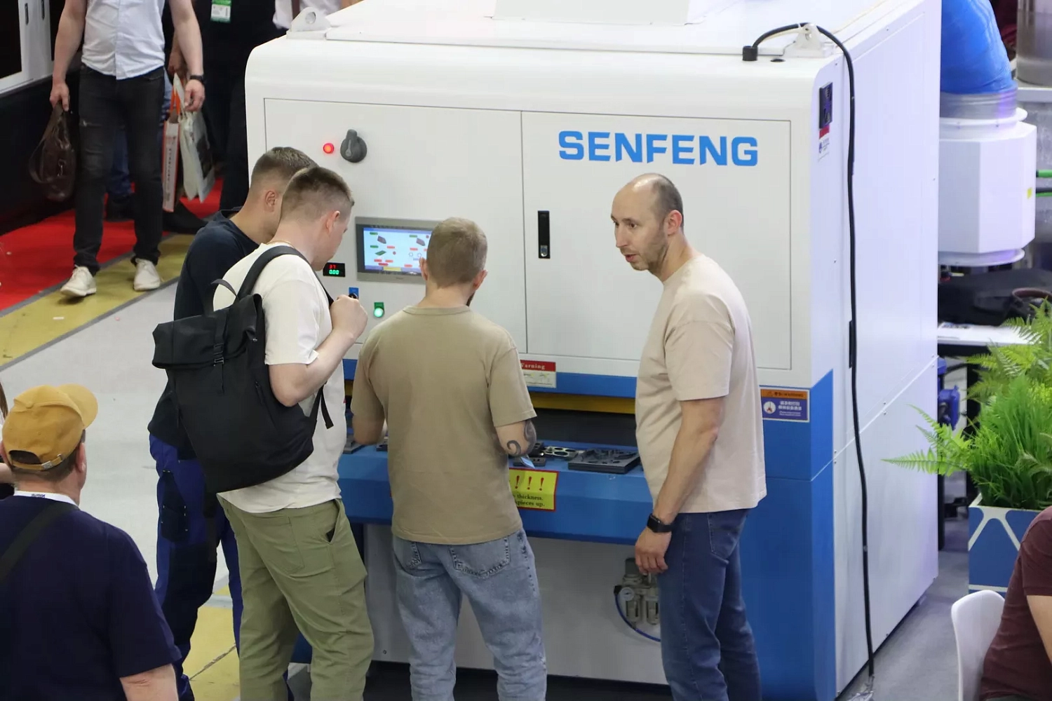 "Металлообработка-2025", день третий: "Технограв" подписал договор поставки высокомощной лазерной установки на 30 кВт!