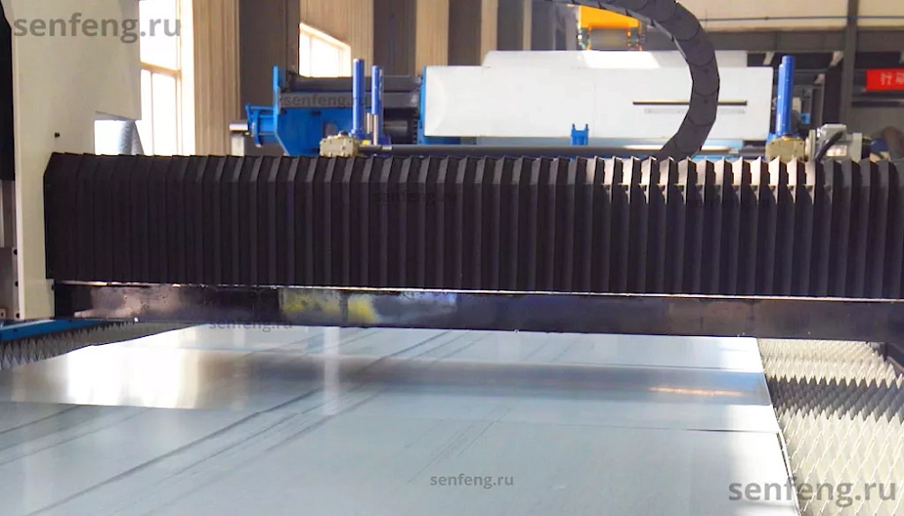 Senfeng SF1503CH – автоматизированный комплекс лазерной резки с рулонной подачей и кабинетной защитой. Толщина рулонного материала – до 3 мм, ширина – до 1500 мм. Мощность излучателя – от 3 до 6 кВт. Senfeng SF1503CH – автоматизированный комплекс лазерной резки с рулонной подачей и кабинетной защитой. Толщина рулонного материала – до 3 мм, ширина – до 1500 мм. Мощность излучателя – от 3 до 6 кВт.