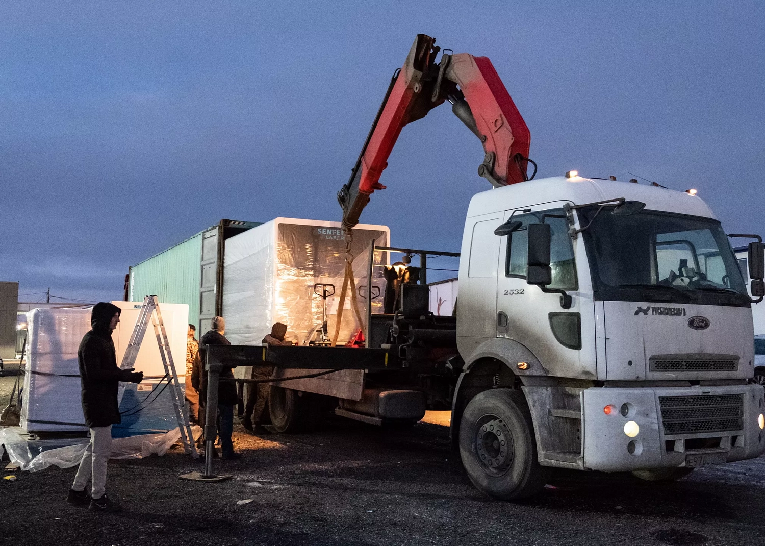 В шоу-рум «Технограв» прибыл автоматический комплекс лазерного раскроя рулонного металла