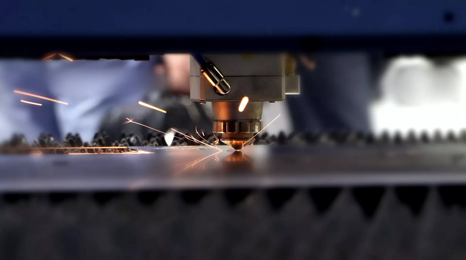 "Металлообработка-2025", день третий: "Технограв" подписал договор поставки высокомощной лазерной установки на 30 кВт!