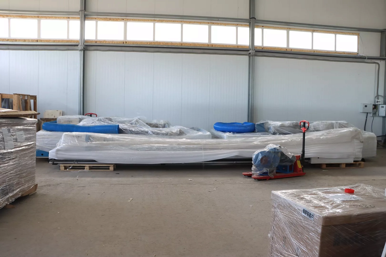 Большое поступление лазерного оборудования Senfeng на склад "Технограв" в Москве