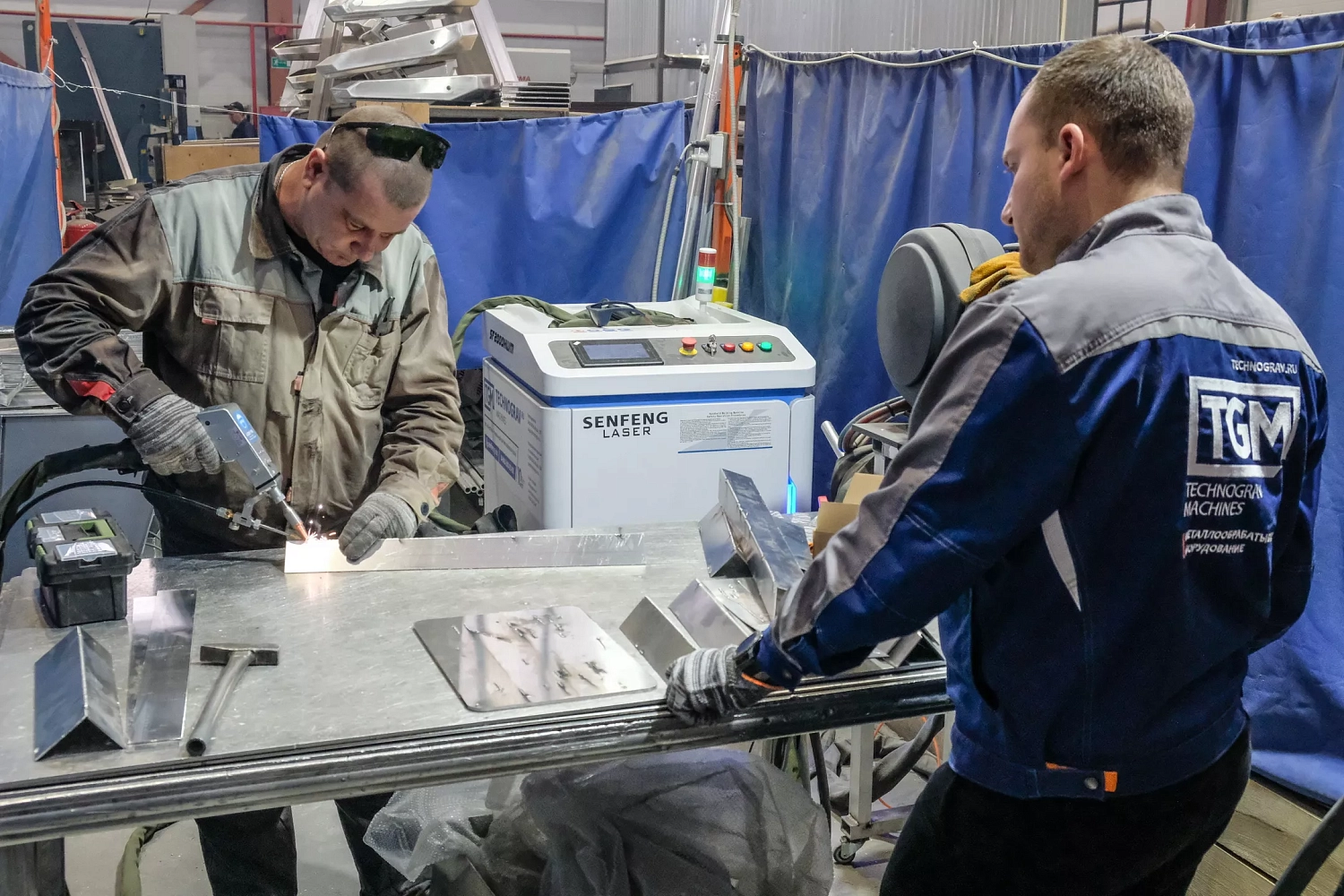 Инженеры «Технограв» помогли заказчику освоить работу аппарата лазерной сварки Senfeng - 2 кВт