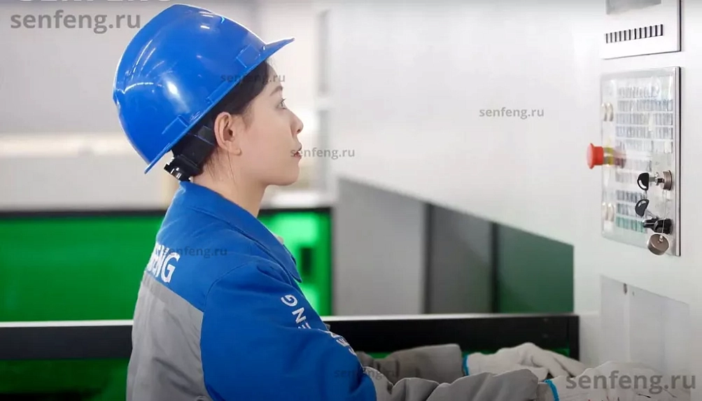 Senfeng SF3015TD - пятиосевой станок для лазерной резки объемных деталей сложной формы. С 180-градусной двухпозиционной вращающейся платформой. Рабочее поле 3000х1500 мм. Мощность от 1,5 до 4 кВт