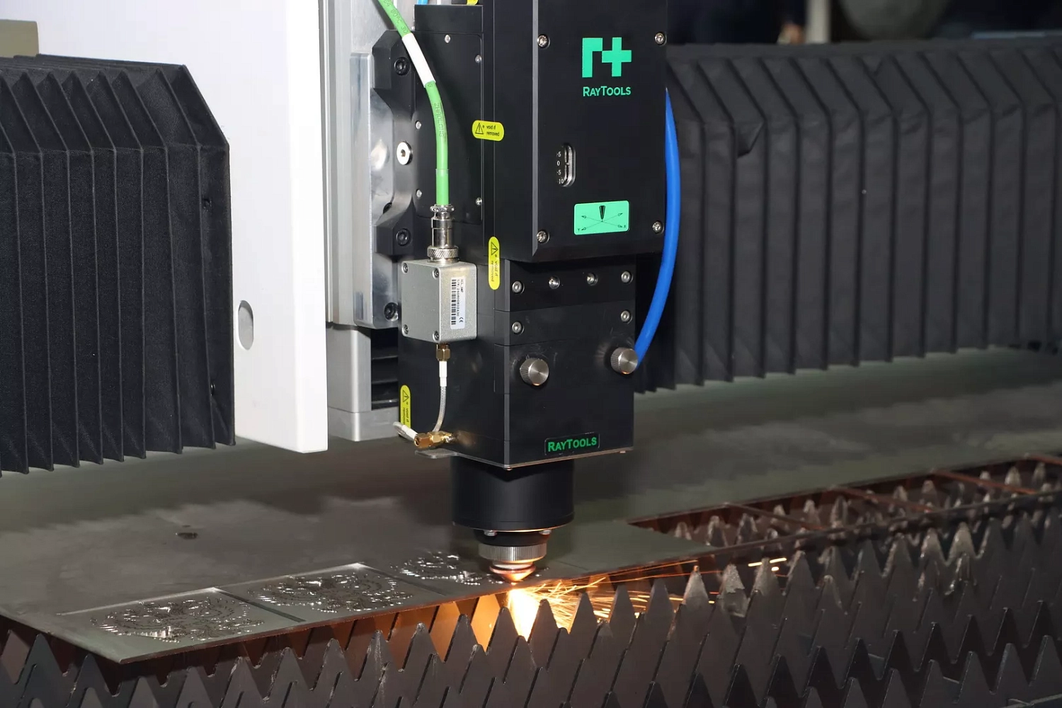 "Технограв" на выставке "Металлообработка-2025": во второй день заключены контракты на поставку лазерного оборудования со стенда и со складов в России