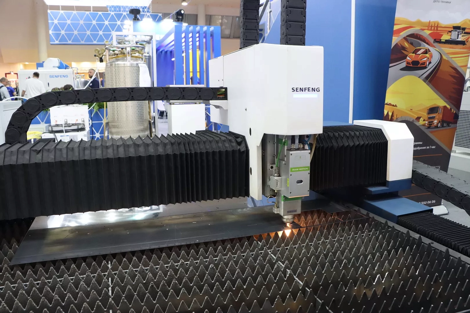 "Металлообработка-2025", день третий: "Технограв" подписал договор поставки высокомощной лазерной установки на 30 кВт!