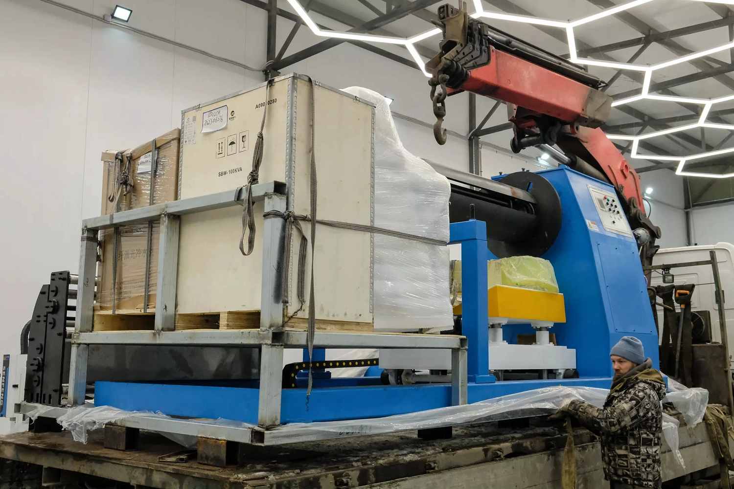 В шоу-рум «Технограв» прибыл автоматический комплекс лазерного раскроя рулонного металла