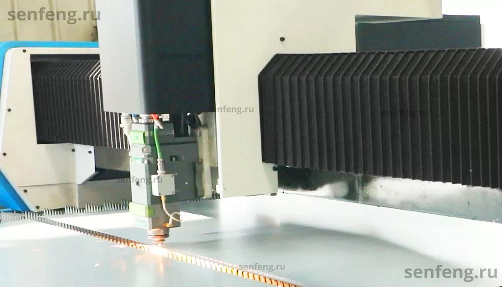 Senfeng SF1503CH – автоматизированный комплекс лазерной резки с рулонной подачей и кабинетной защитой. Толщина рулонного материала – до 3 мм, ширина – до 1500 мм. Мощность излучателя – от 3 до 6 кВт. Senfeng SF1503CH – автоматизированный комплекс лазерной резки с рулонной подачей и кабинетной защитой. Толщина рулонного материала – до 3 мм, ширина – до 1500 мм. Мощность излучателя – от 3 до 6 кВт.
