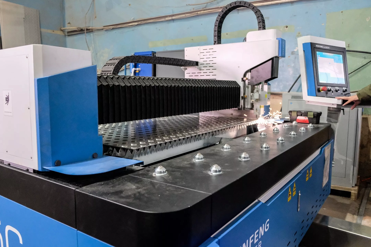 Оборудование Senfeng гарантирует точность производства прогулочных катеров и яхт 