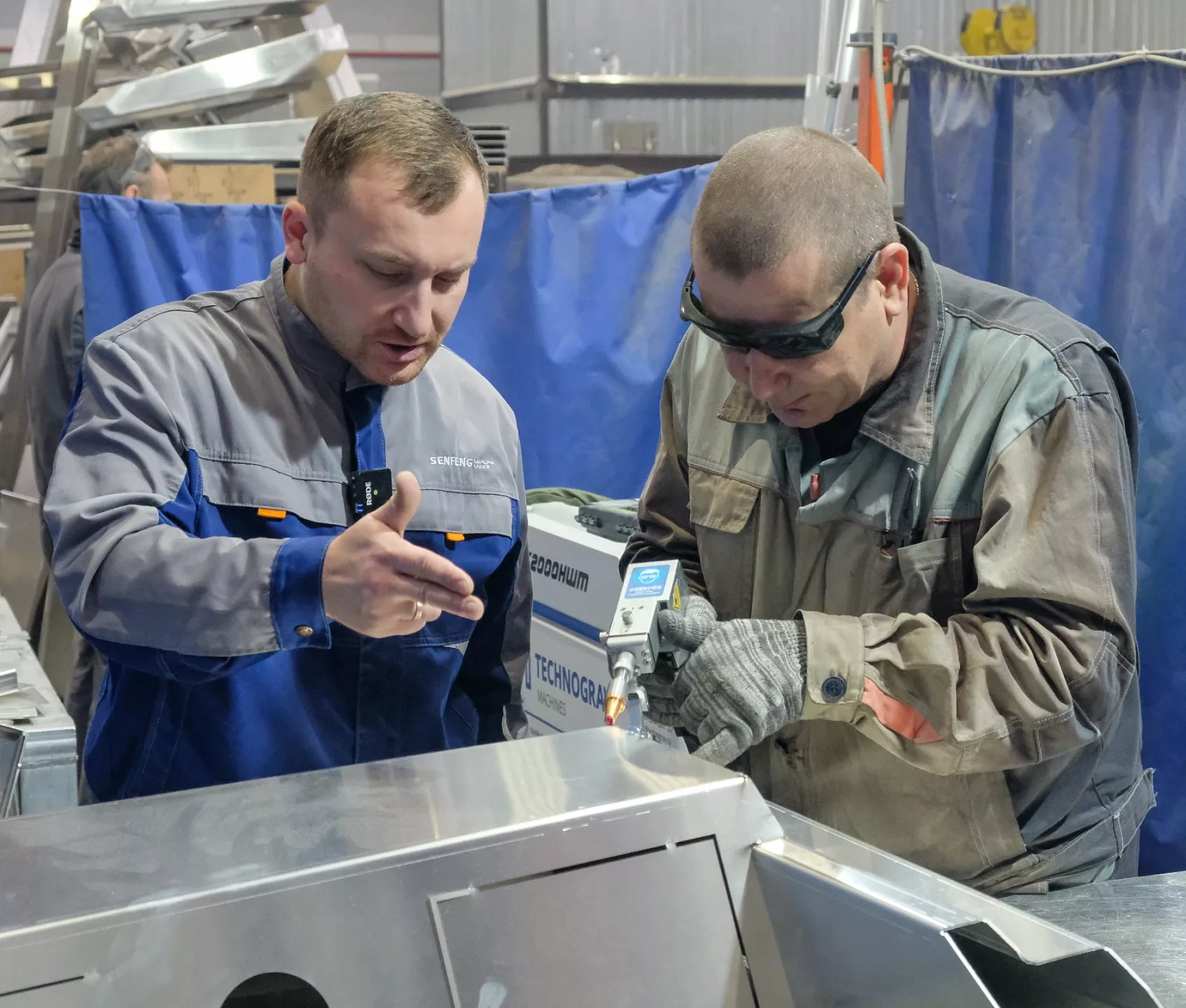Инженеры «Технограв» помогли заказчику освоить работу аппарата лазерной сварки Senfeng - 2 кВт
