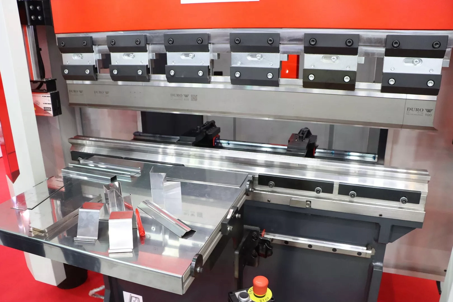 "Металлообработка-2025", день третий: "Технограв" подписал договор поставки высокомощной лазерной установки на 30 кВт!