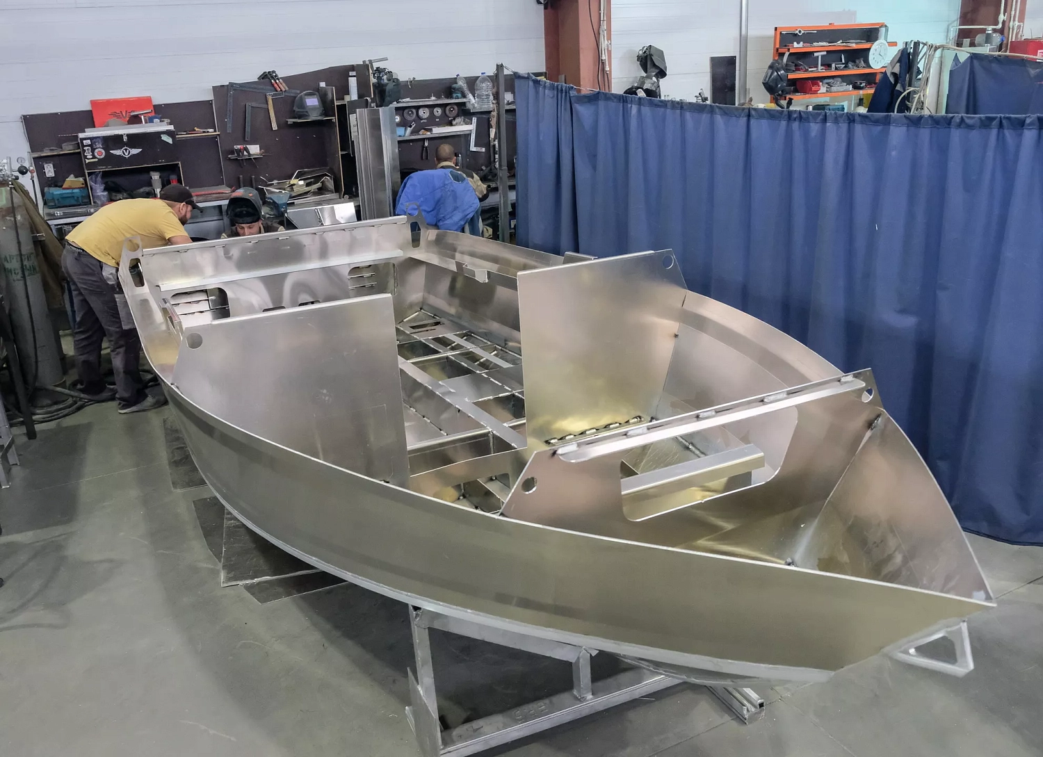 Оборудование Senfeng гарантирует точность производства прогулочных катеров и яхт 