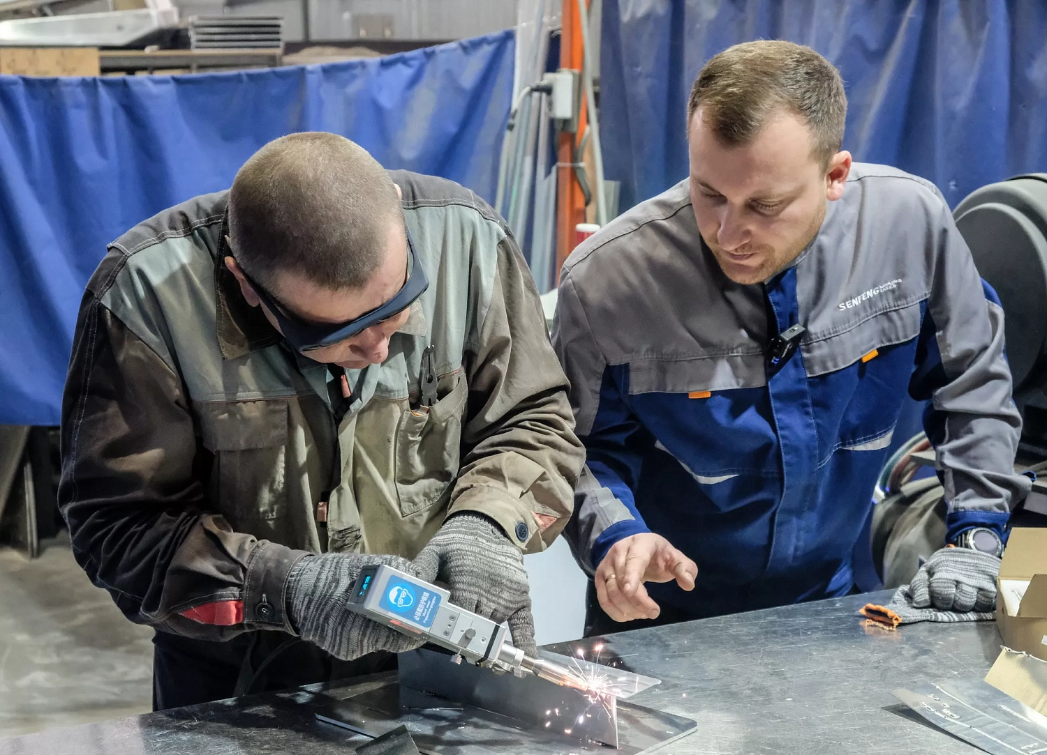 Инженеры «Технограв» помогли заказчику освоить работу аппарата лазерной сварки Senfeng - 2 кВт