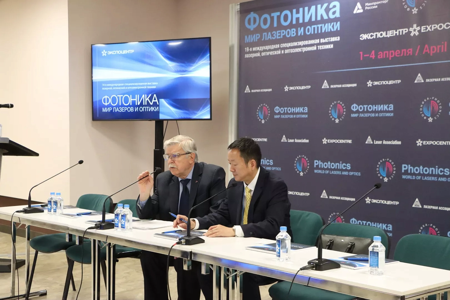 "Мы хорошо знаем нынешние потребности крупных заказчиков российского рынка металлообработки и предлагаем им самые последние технологии в сфере промышленных лазеров!" 