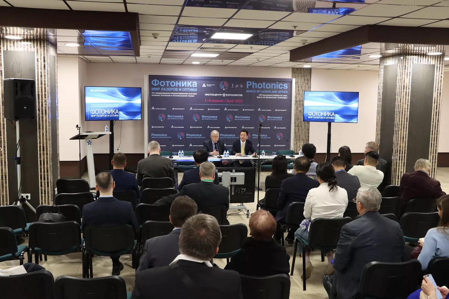 "Мы хорошо знаем нынешние потребности крупных заказчиков российского рынка металлообработки и предлагаем им самые последние технологии в сфере промышленных лазеров!" 