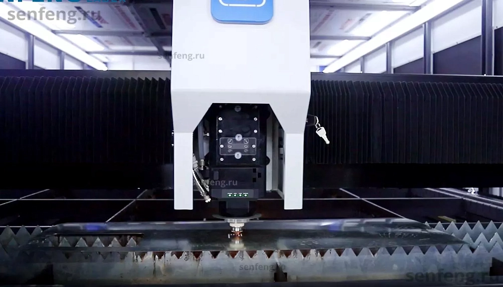 Senfeng SF3015H4 - высокомощный станок лазерной резки металла с защитой кабинетного типа и системой сменных столов. Рабочее поле 3000х1500 мм. Мощность от 6 до 60 кВт. Senfeng SF3015H4 - высокомощный станок лазерной резки металла с защитой кабинетного типа и системой сменных столов. Рабочее поле 3000х1500 мм. Мощность от 6 до 60 кВт.