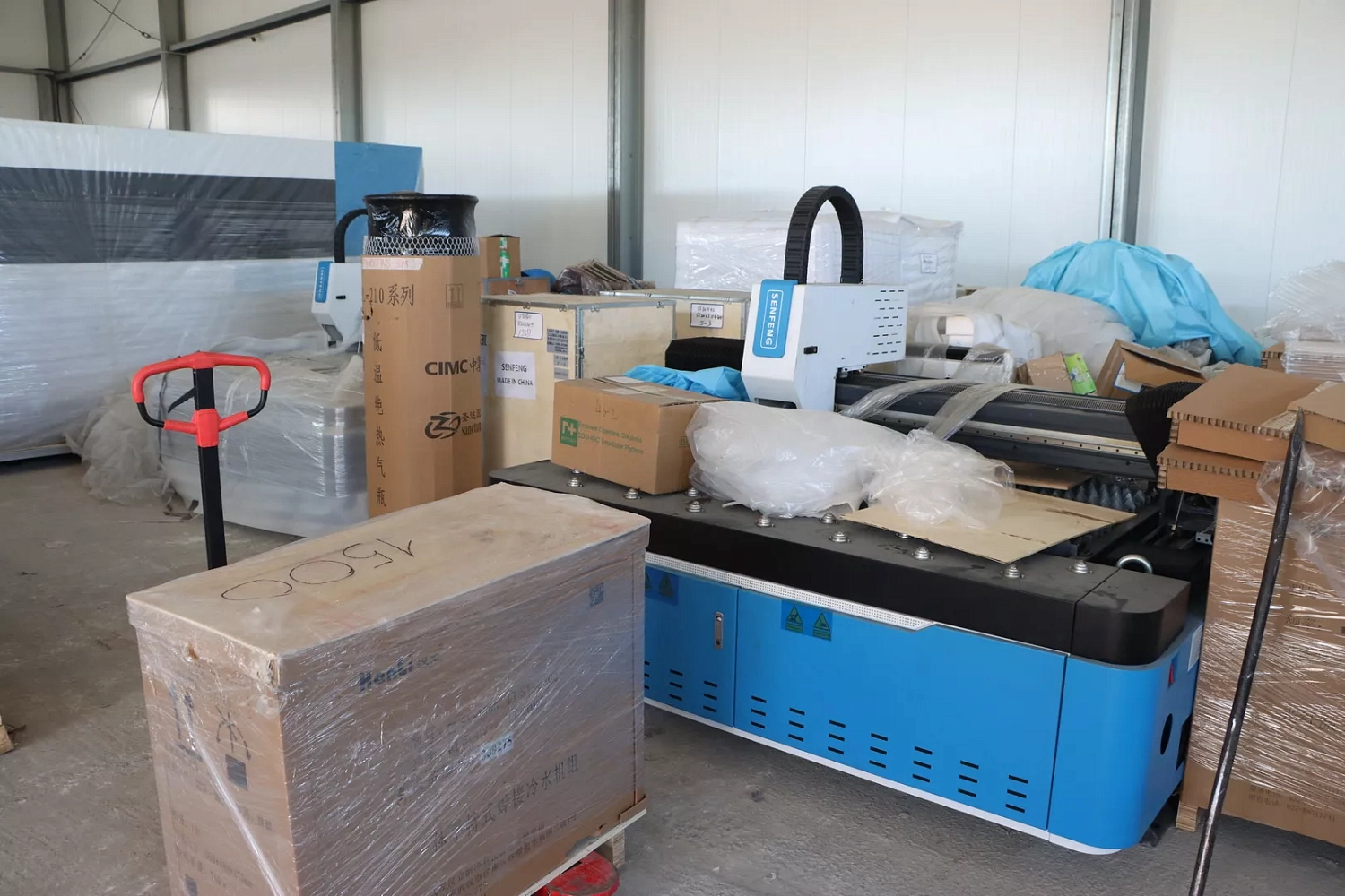 Большое поступление лазерного оборудования Senfeng на склад "Технограв" в Москве