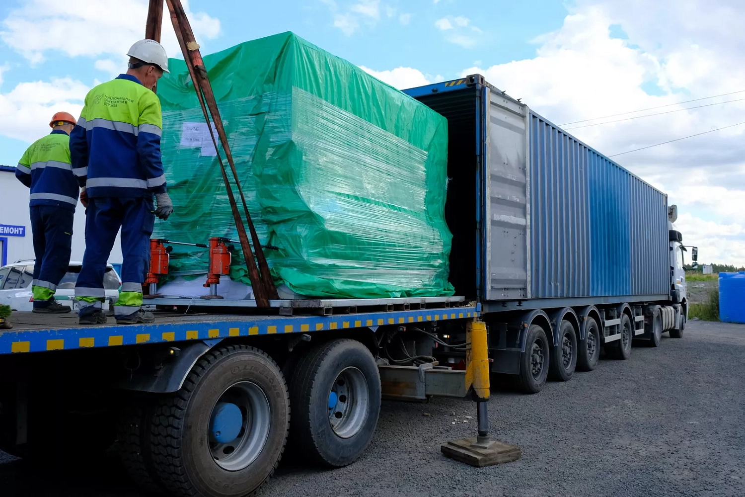 В шоурум "Технограв" в Санкт-Петербурге приехал панелегиб Senfeng BDC2500 (длина гиба до 2500 мм)