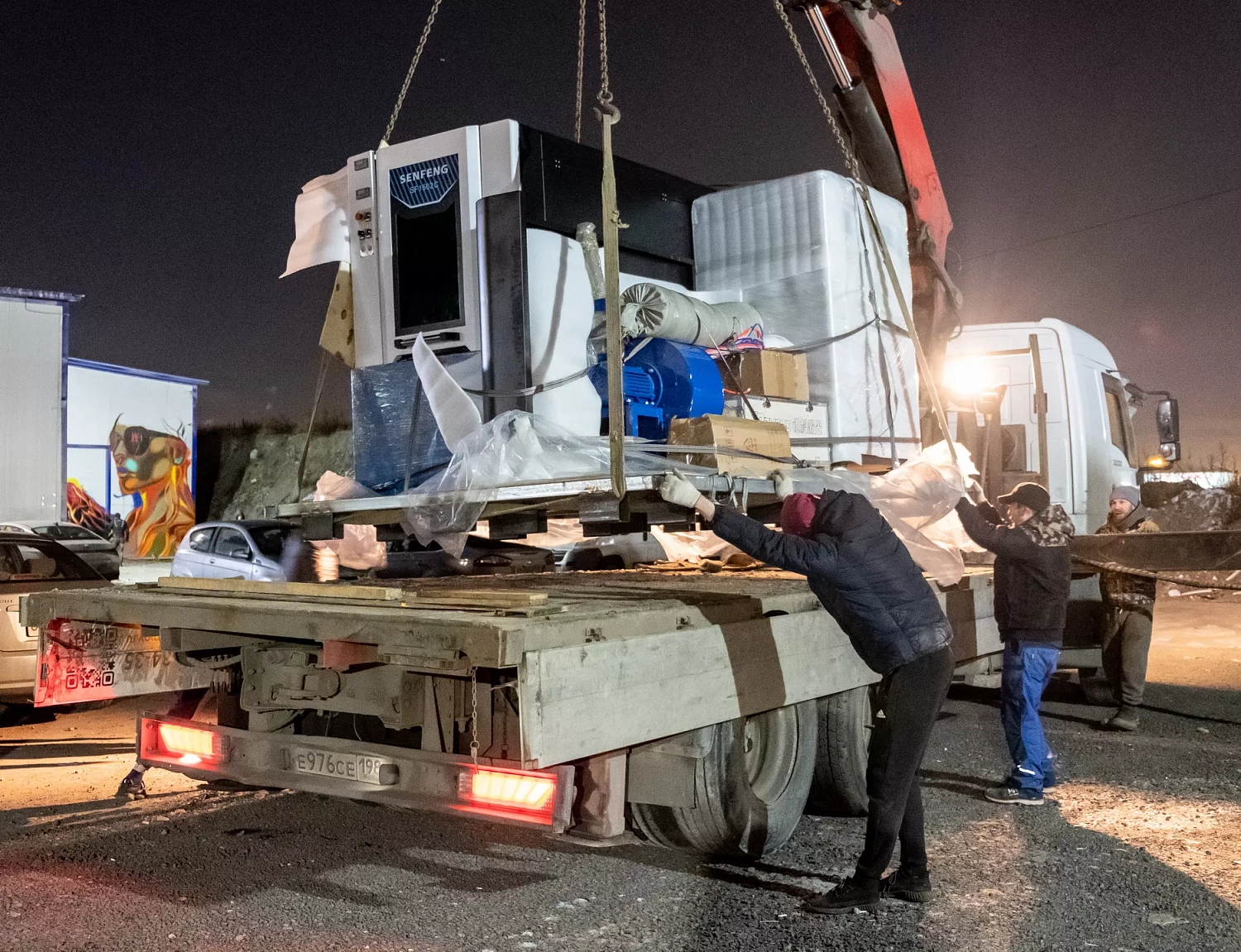 В шоу-рум «Технограв» прибыл автоматический комплекс лазерного раскроя рулонного металла