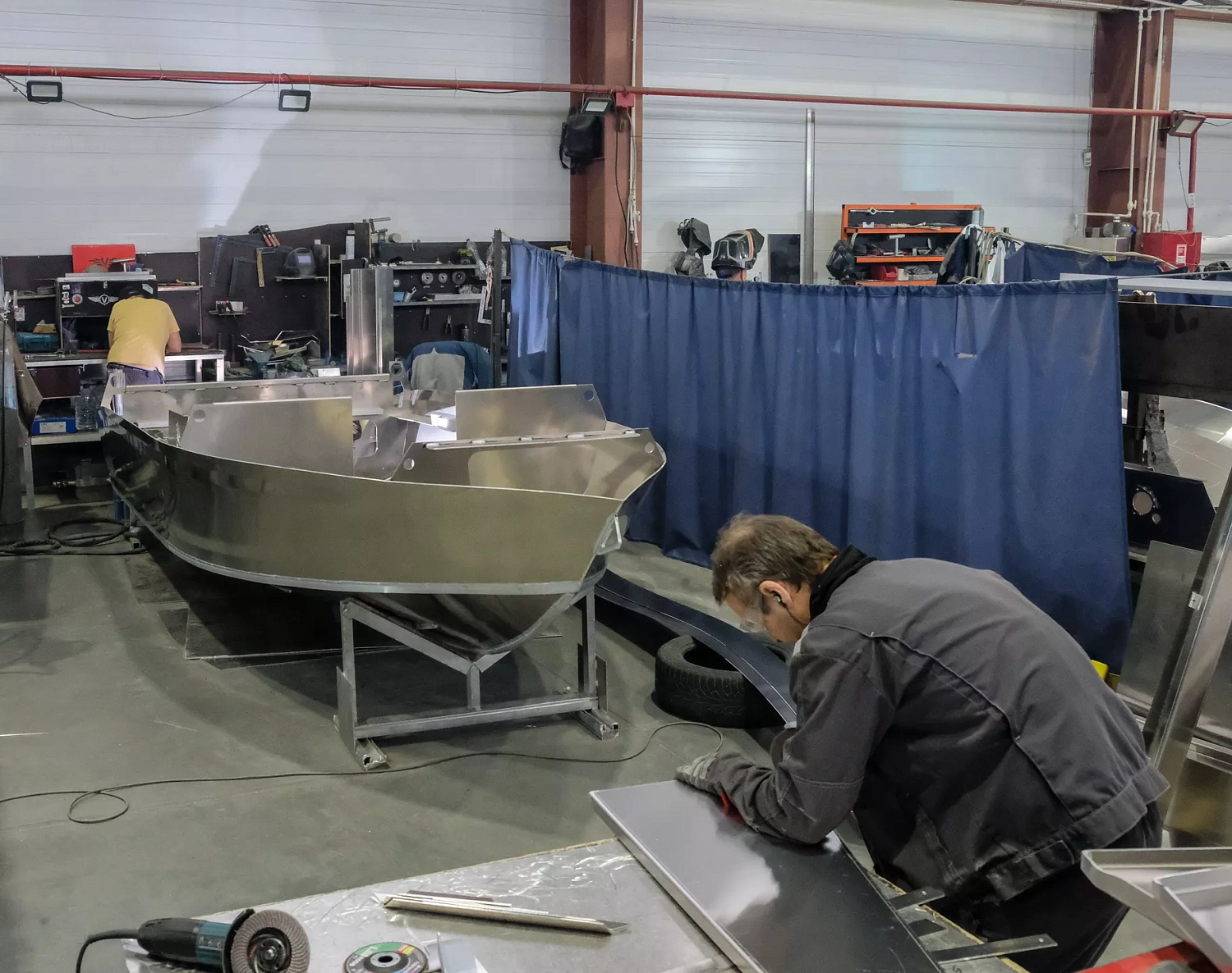 Оборудование Senfeng гарантирует точность производства прогулочных катеров и яхт 