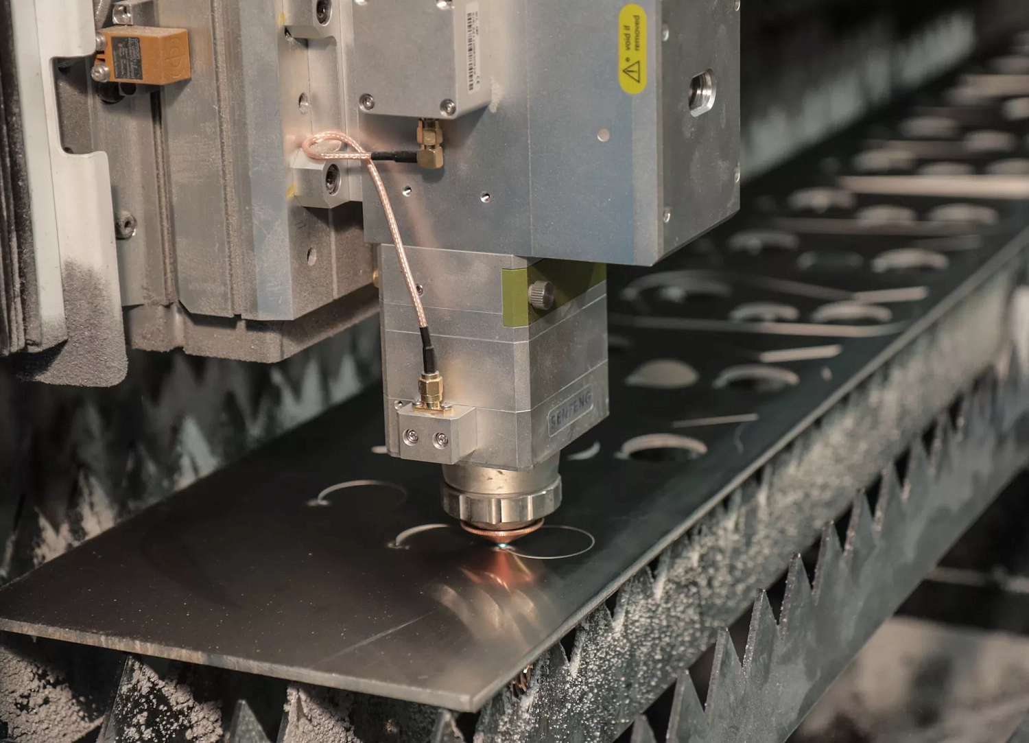 Оборудование Senfeng гарантирует точность производства прогулочных катеров и яхт 