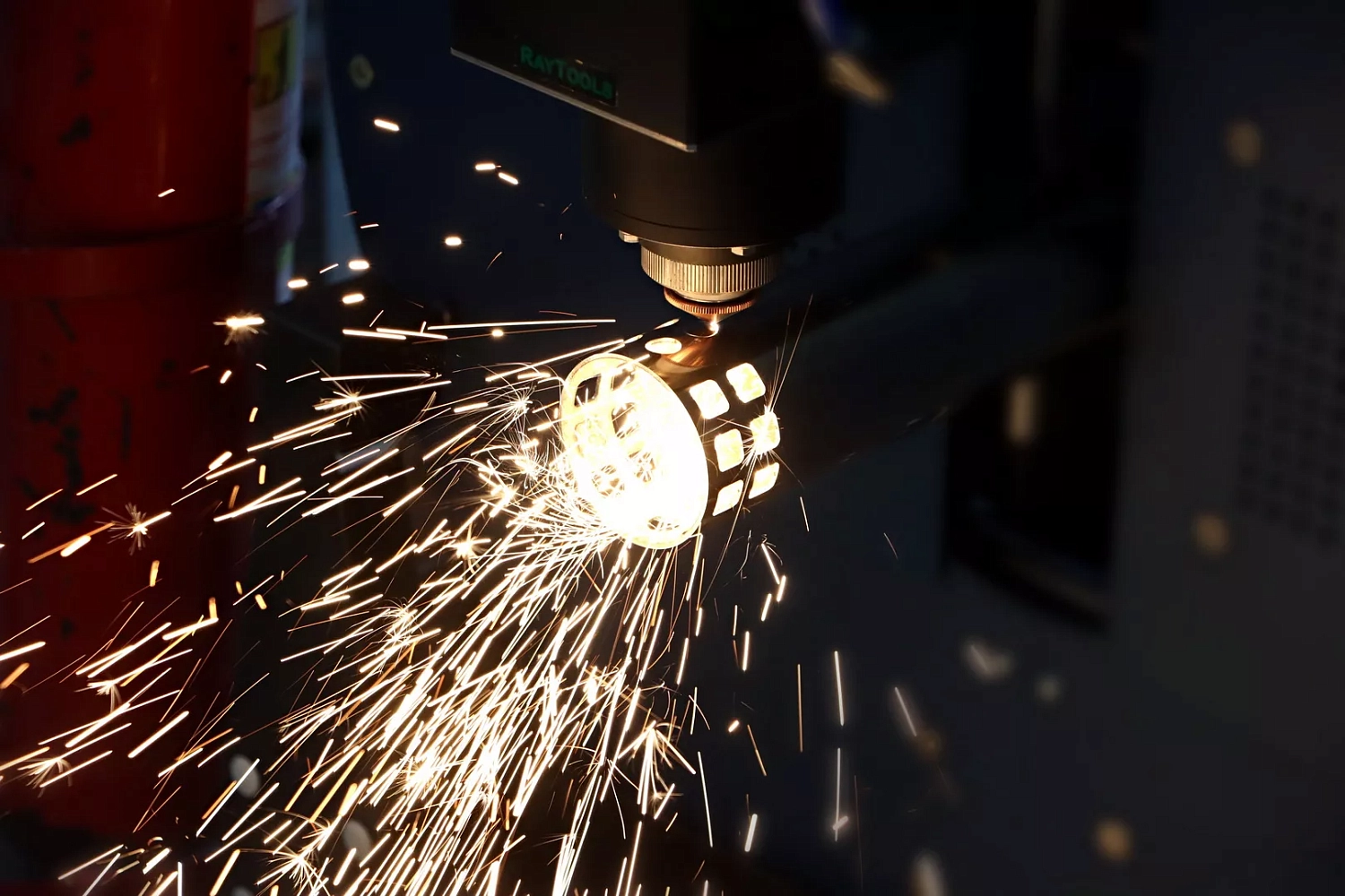 "Металлообработка-2025", день третий: "Технограв" подписал договор поставки высокомощной лазерной установки на 30 кВт!