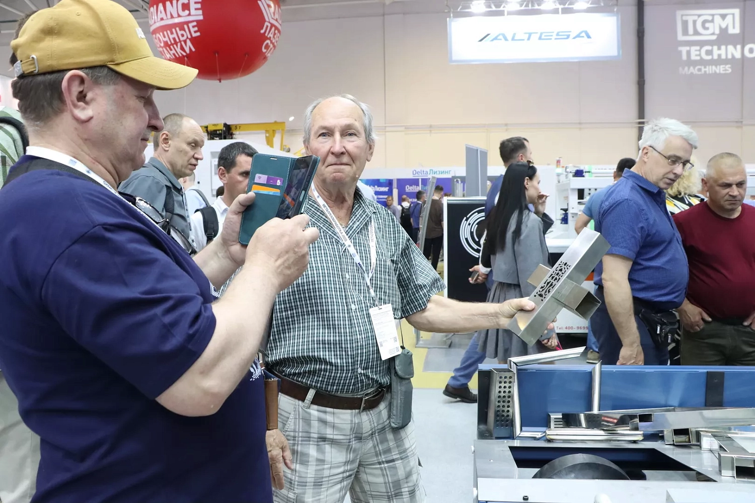 "Металлообработка-2025", день третий: "Технограв" подписал договор поставки высокомощной лазерной установки на 30 кВт!