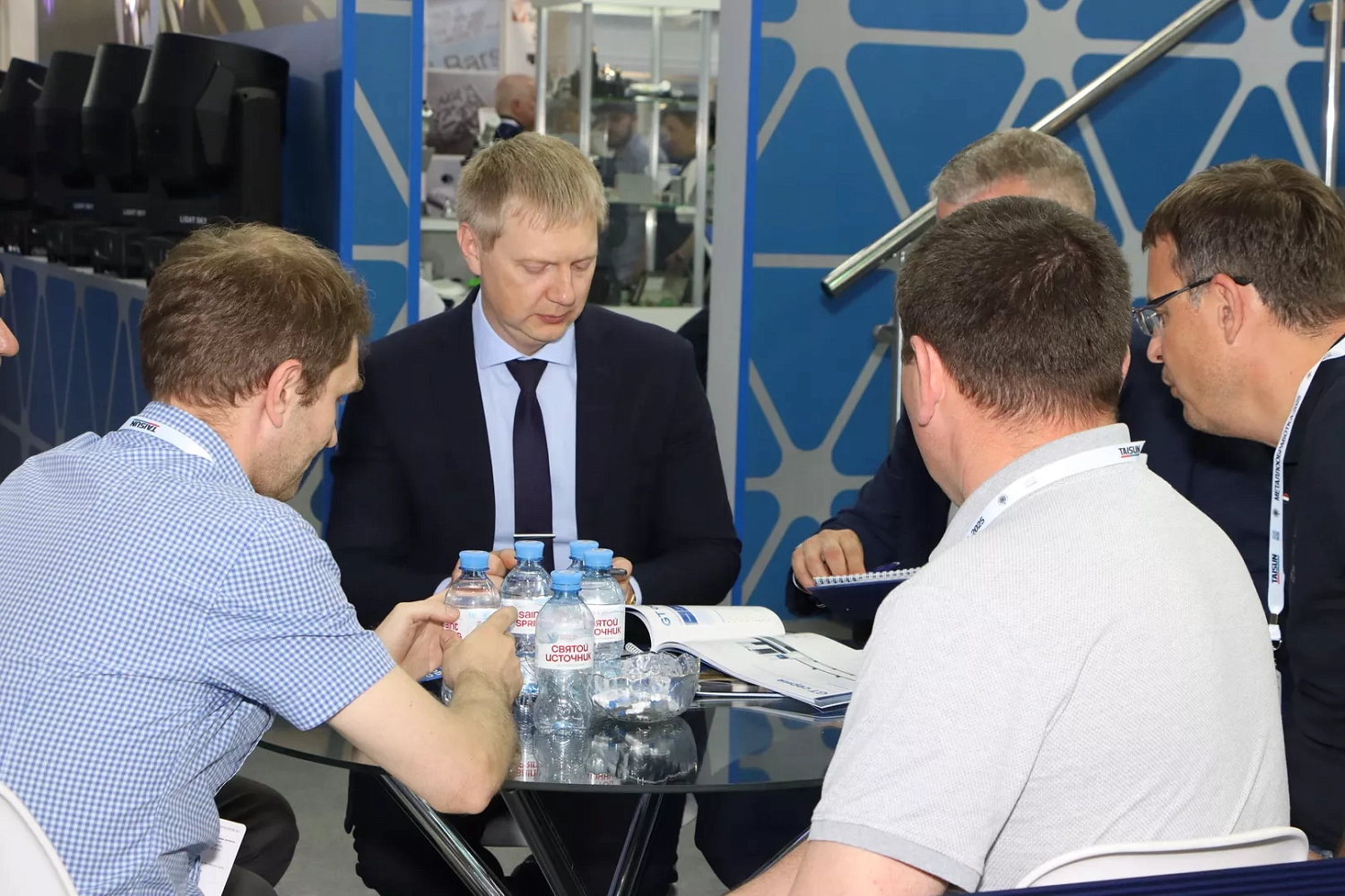 "Металлообработка-2025", день третий: "Технограв" подписал договор поставки высокомощной лазерной установки на 30 кВт!