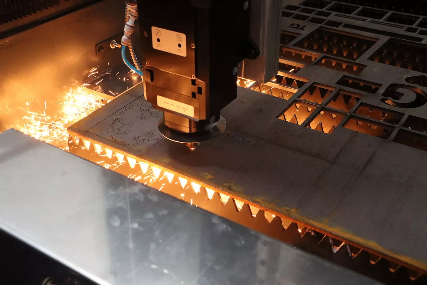 "Металлообработка-2025", день третий: "Технограв" подписал договор поставки высокомощной лазерной установки на 30 кВт!