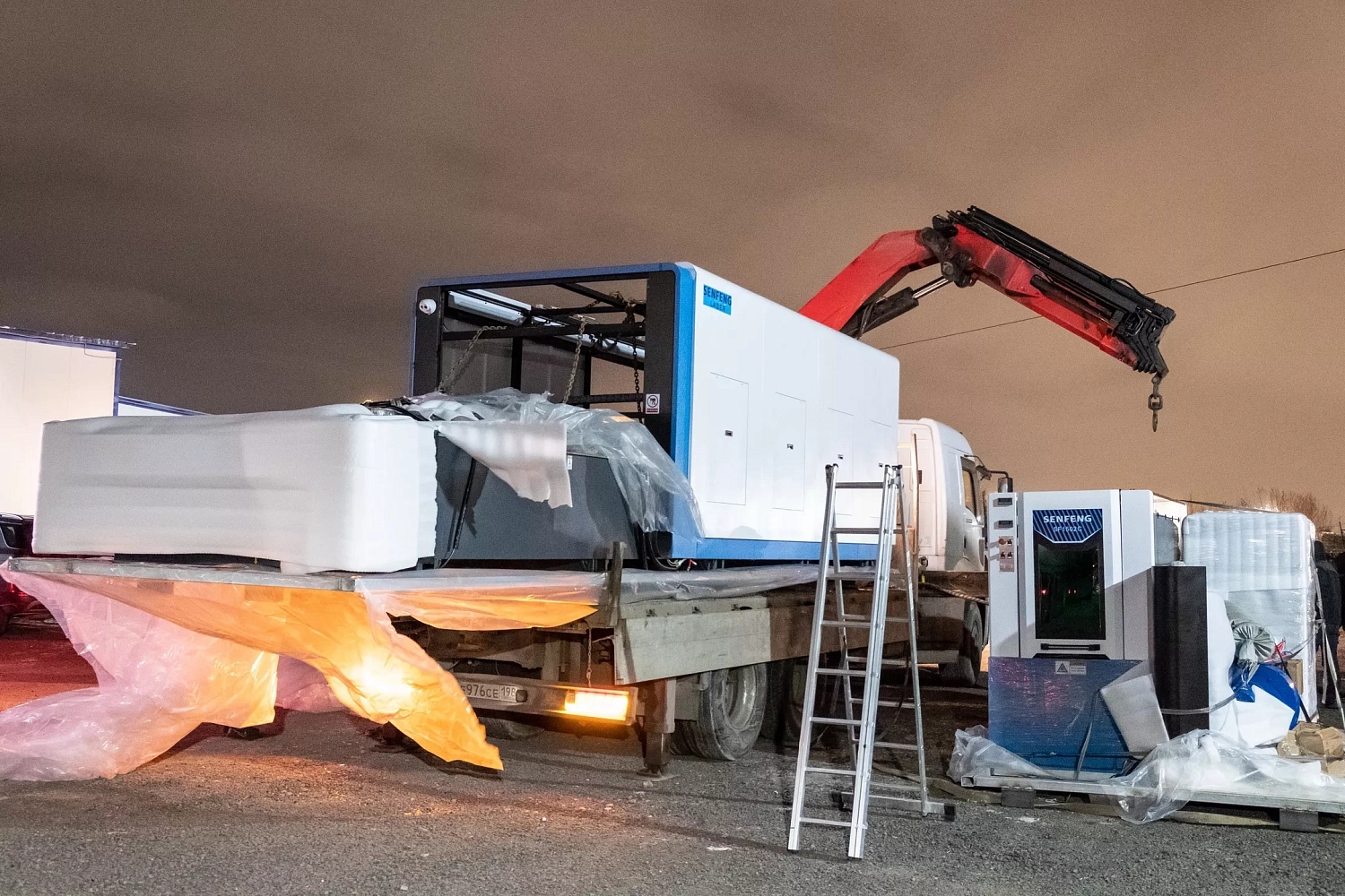 В шоу-рум «Технограв» прибыл автоматический комплекс лазерного раскроя рулонного металла