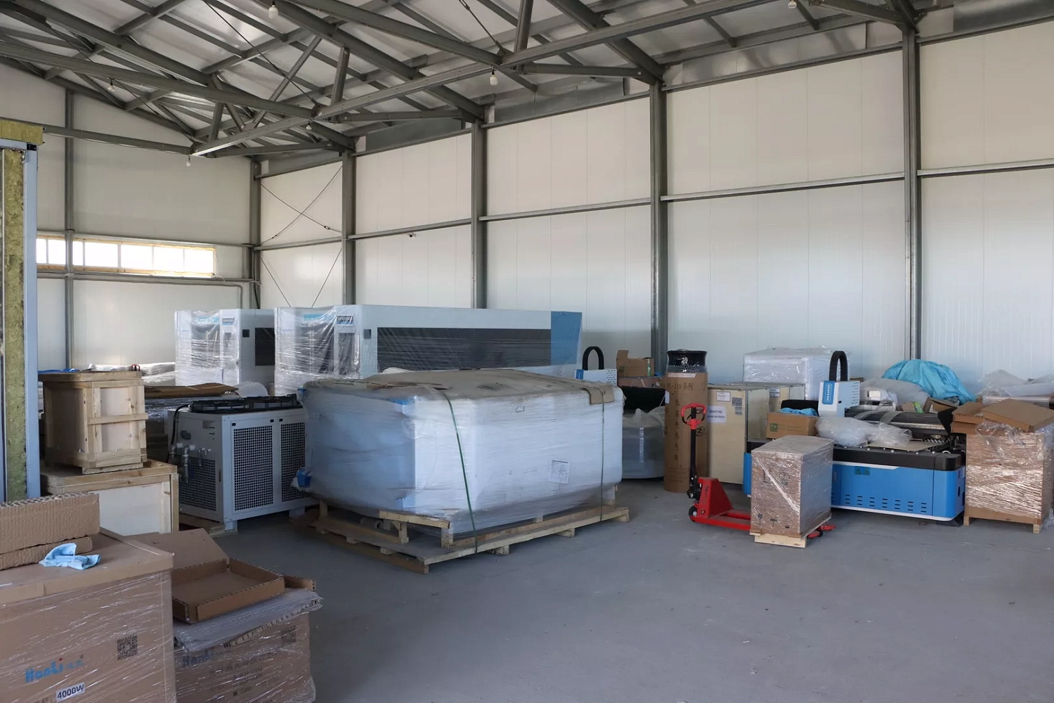 Большое поступление лазерного оборудования Senfeng на склад "Технограв" в Москве