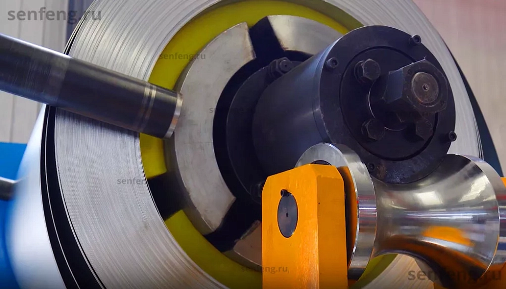 Senfeng SF1503CH – автоматизированный комплекс лазерной резки с рулонной подачей и кабинетной защитой. Толщина рулонного материала – до 3 мм, ширина – до 1500 мм. Мощность излучателя – от 3 до 6 кВт. Senfeng SF1503CH – автоматизированный комплекс лазерной резки с рулонной подачей и кабинетной защитой. Толщина рулонного материала – до 3 мм, ширина – до 1500 мм. Мощность излучателя – от 3 до 6 кВт.