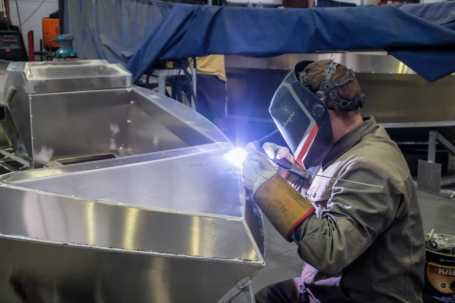 Оборудование Senfeng гарантирует точность производства прогулочных катеров и яхт 